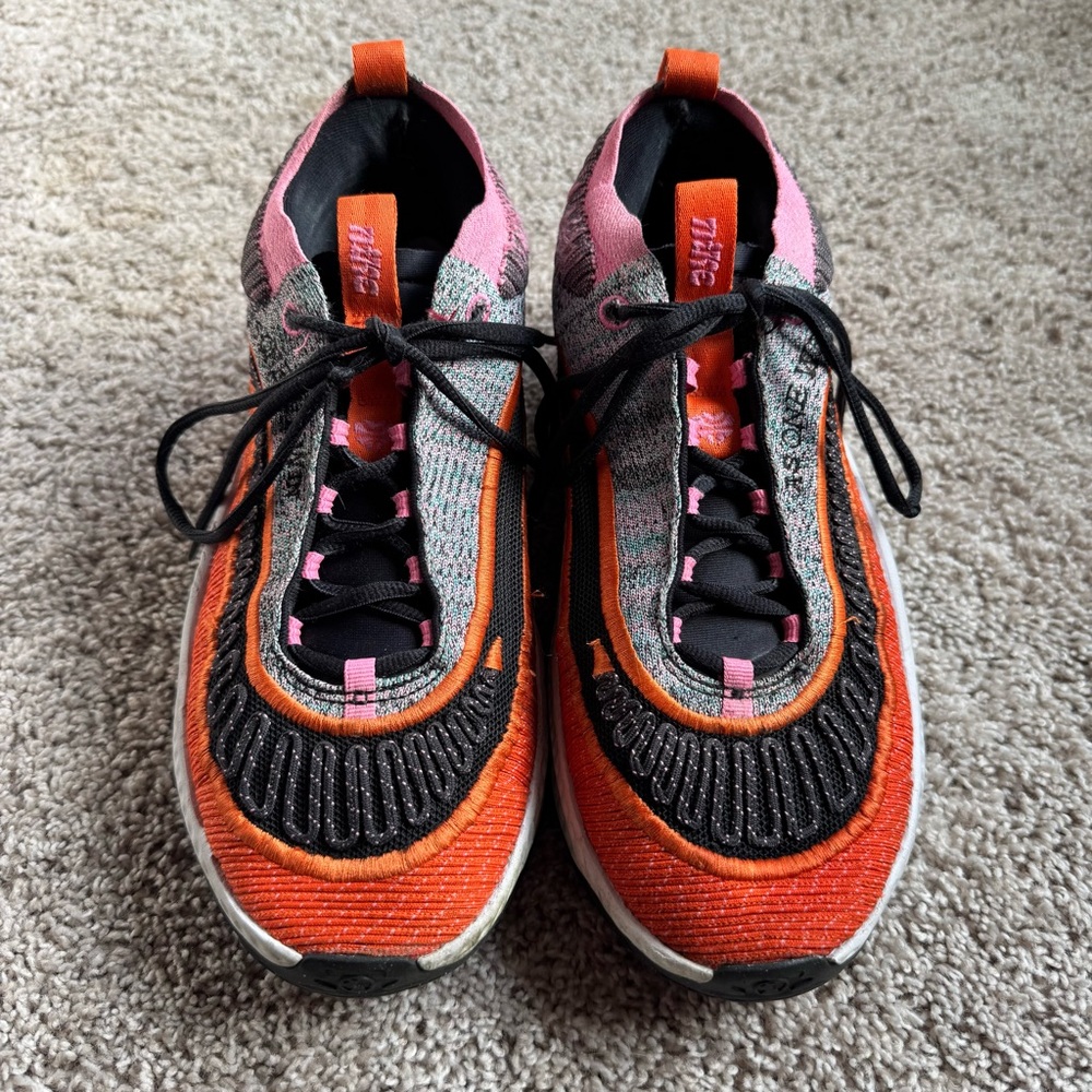 Nike Cosmic Unity 3 One We Win Men’s 9 Black and Orange Shoes